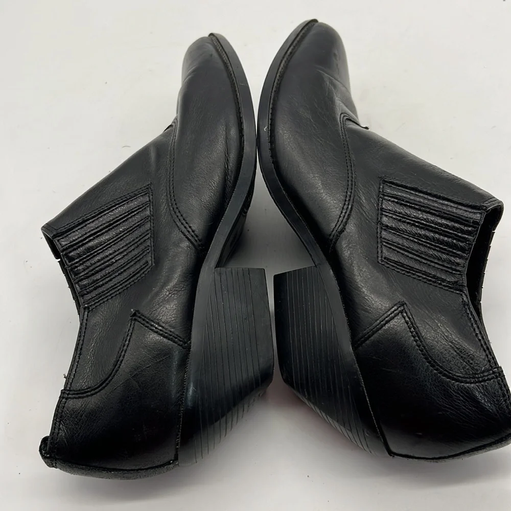 Vintage Zodiac Black Leather Ankle Bootie size 8